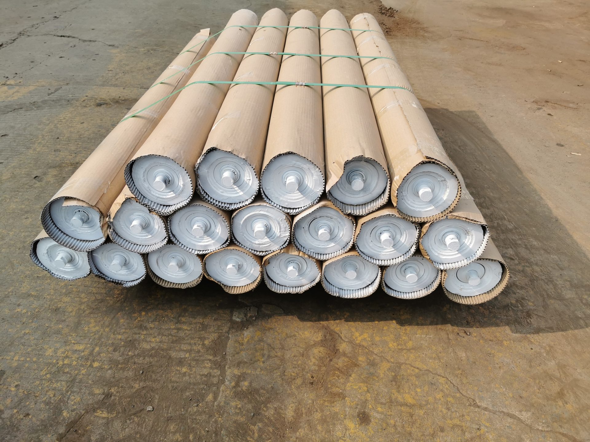 Ceramic conveyor rollers