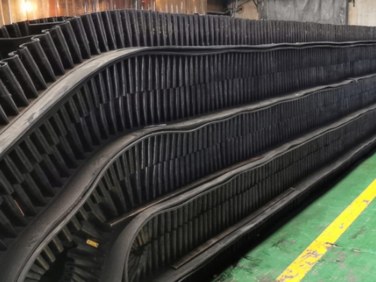 Pattern Rubber Conveyor Belt with Cleat 15mm Chevron Conveyor Belt