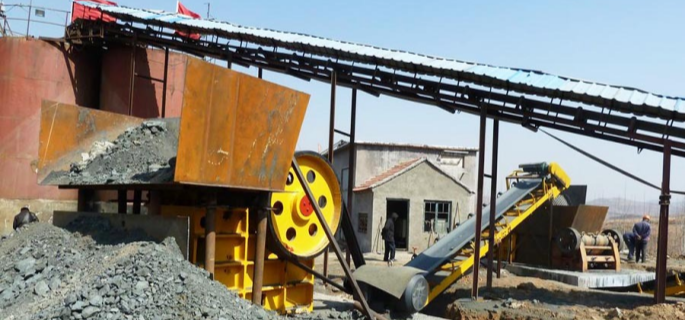 Construction of Conveyor Belt for Stone Crusher